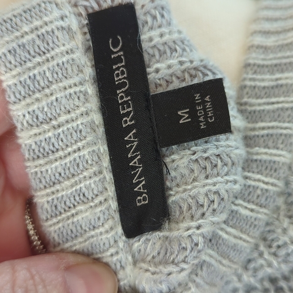 Banana Republic Butterfly Front Pullover Sweater Skyline Grey – Size M - Picture 8 of 9